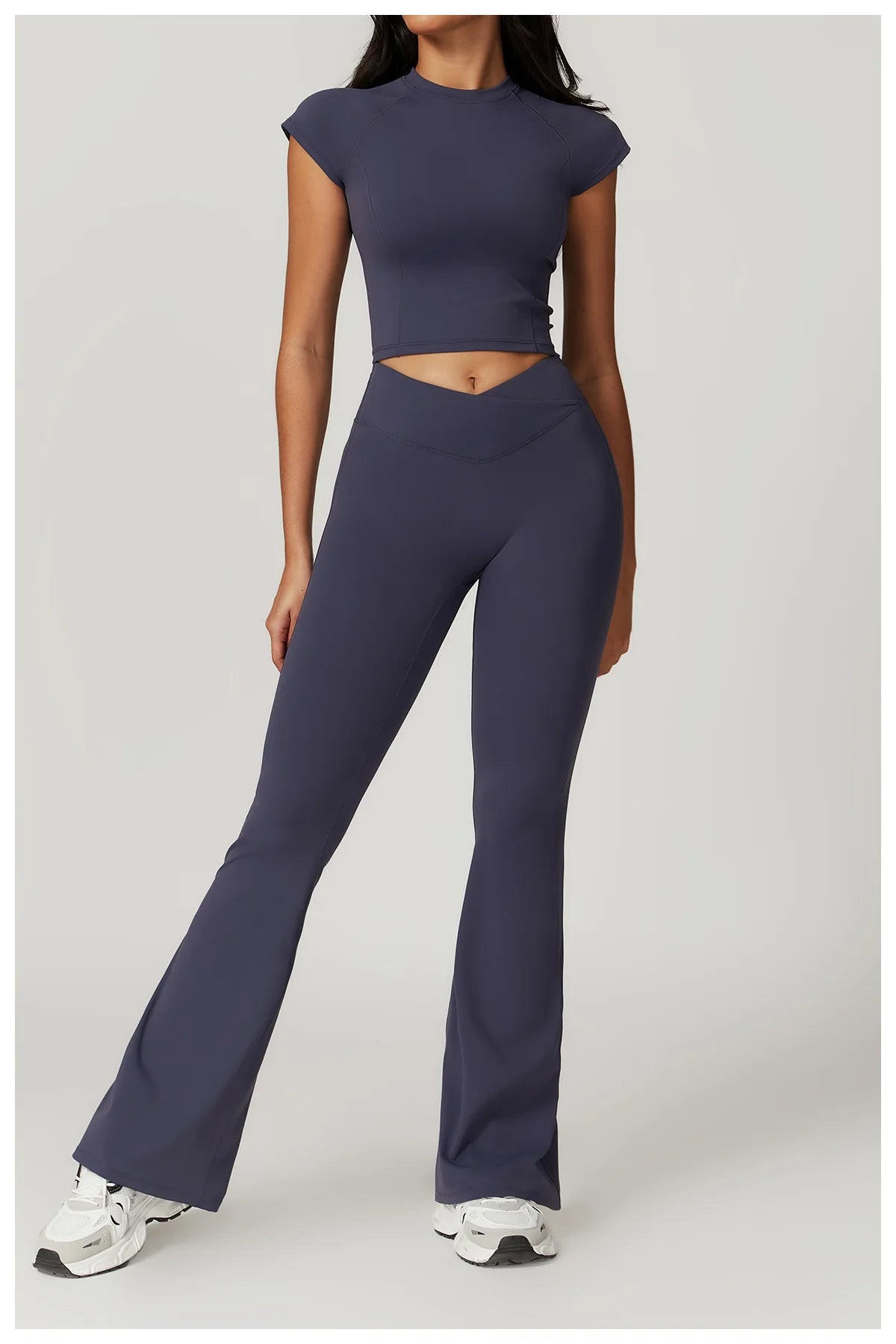 Conjunto Fitness Mujer – Top + Pantalón Acampanado de Cintura Alta