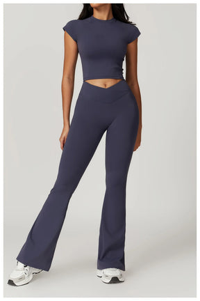 Conjunto Fitness Mujer – Top + Pantalón Acampanado de Cintura Alta