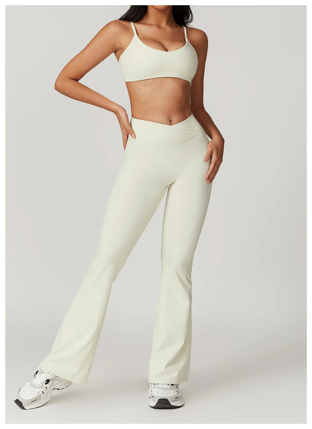Conjunto Fitness Mujer – Top + Pantalón Acampanado de Cintura Alta