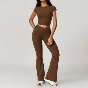 Conjunto Fitness Mujer – Top + Pantalón Acampanado de Cintura Alta