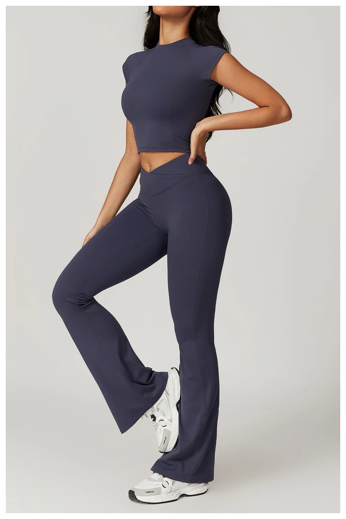 Conjunto Fitness Mujer – Top + Pantalón Acampanado de Cintura Alta