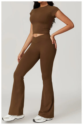 Conjunto Fitness Mujer – Top + Pantalón Acampanado de Cintura Alta