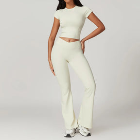 Conjunto Fitness Mujer – Top + Pantalón Acampanado de Cintura Alta