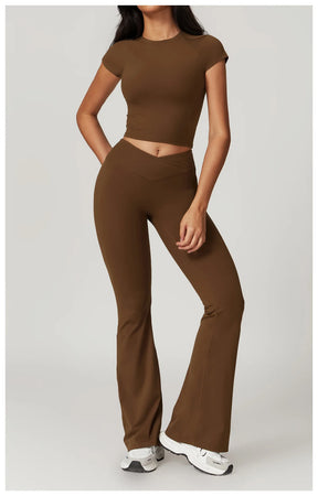 Conjunto Fitness Mujer – Top + Pantalón Acampanado de Cintura Alta