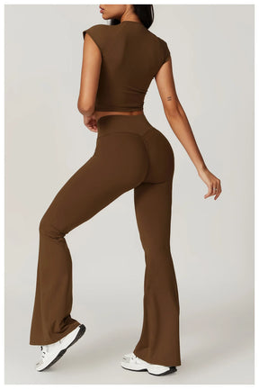 Conjunto Fitness Mujer – Top + Pantalón Acampanado de Cintura Alta