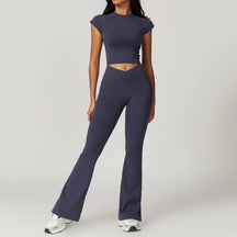 Conjunto Fitness Mujer – Top + Pantalón Acampanado de Cintura Alta