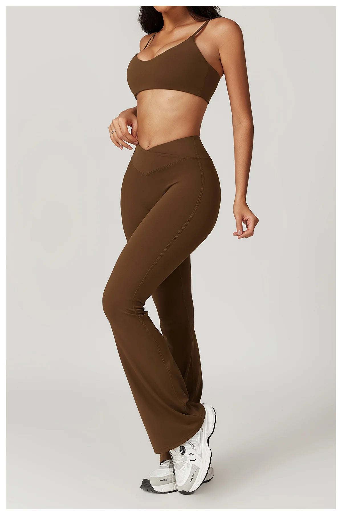 Conjunto Fitness Mujer – Top + Pantalón Acampanado de Cintura Alta